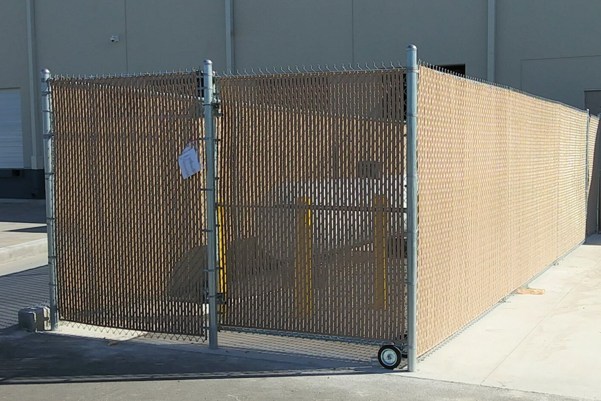 Commercial Chain Link Fence With Aluminum Slats