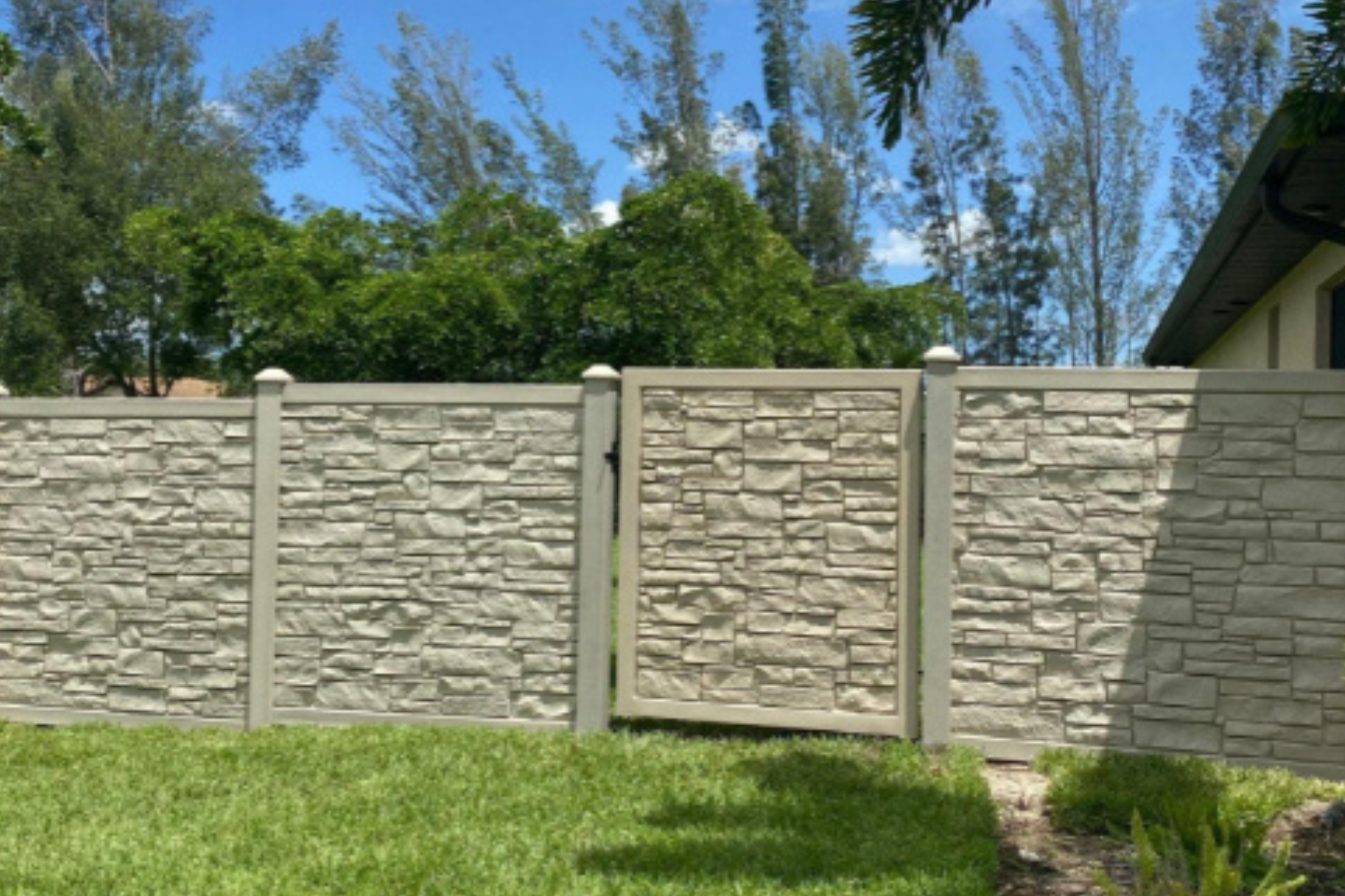 Vinyl Fence With Rock Pattern | Eagle Fence