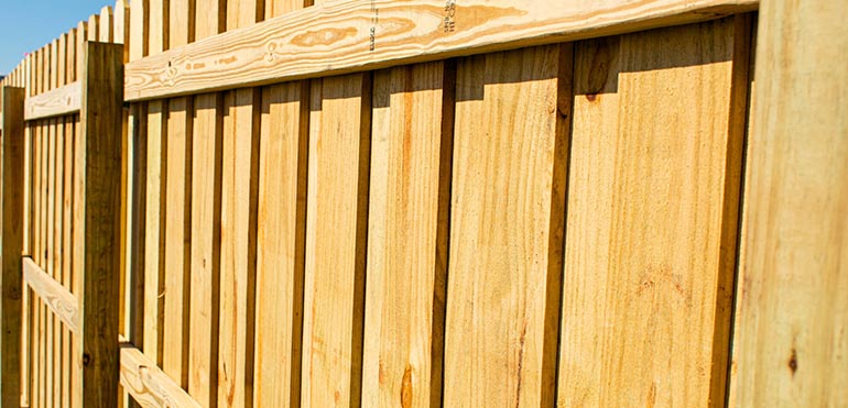 comercial wood fence